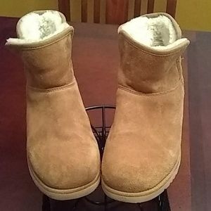 Girls size 4 Ugg boots